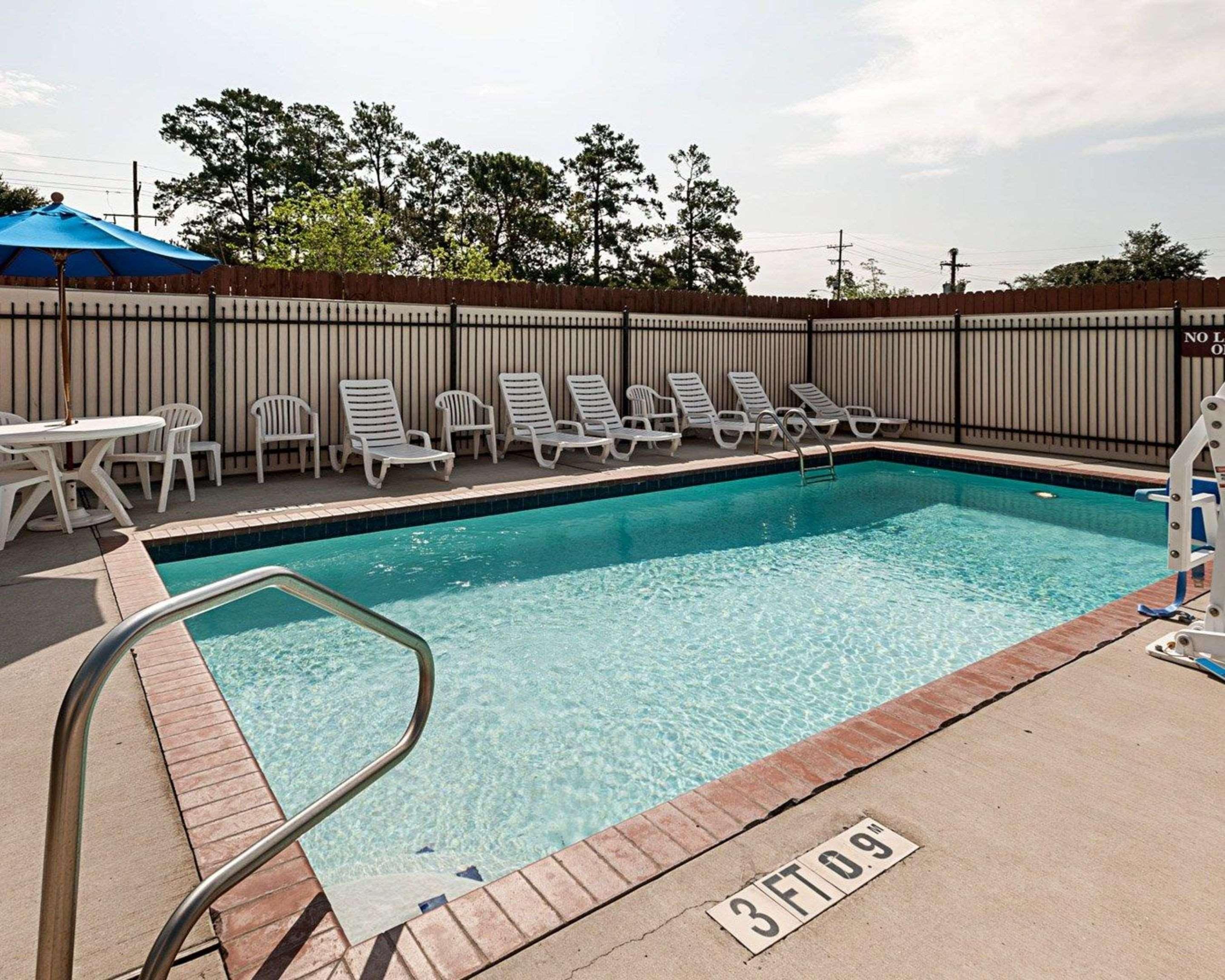 Comfort Suites Lake Charles Exterior photo