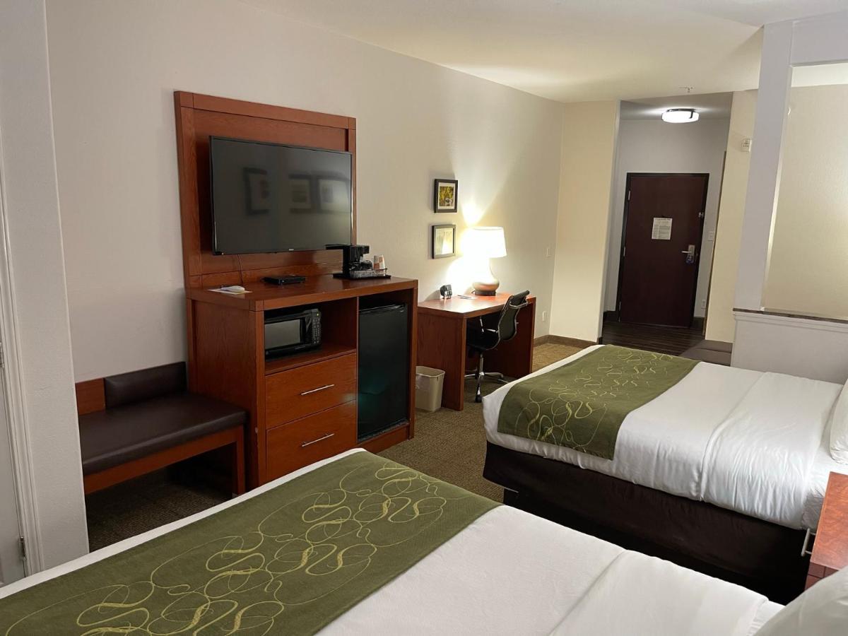 Comfort Suites Lake Charles Exterior photo