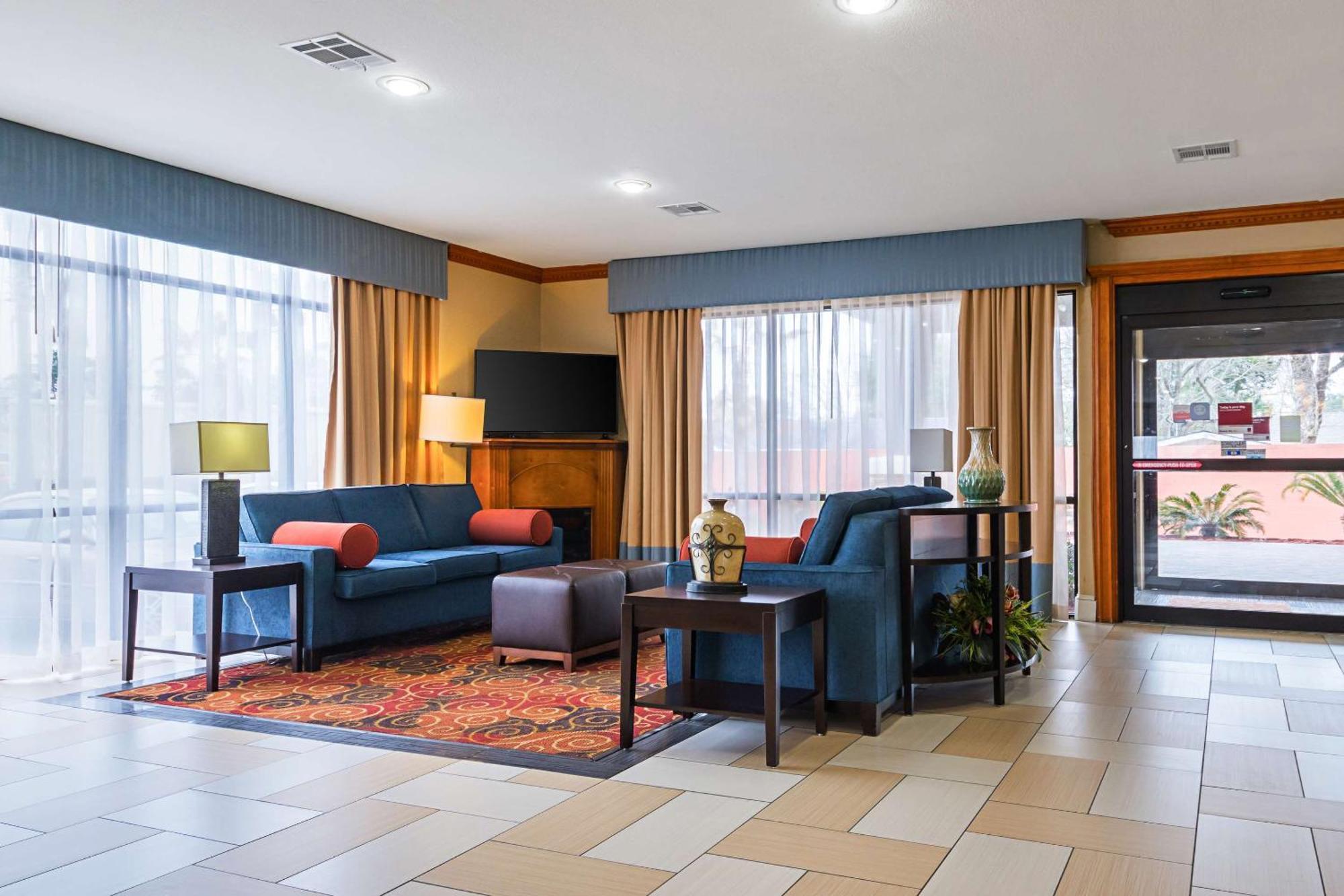 Comfort Suites Lake Charles Exterior photo