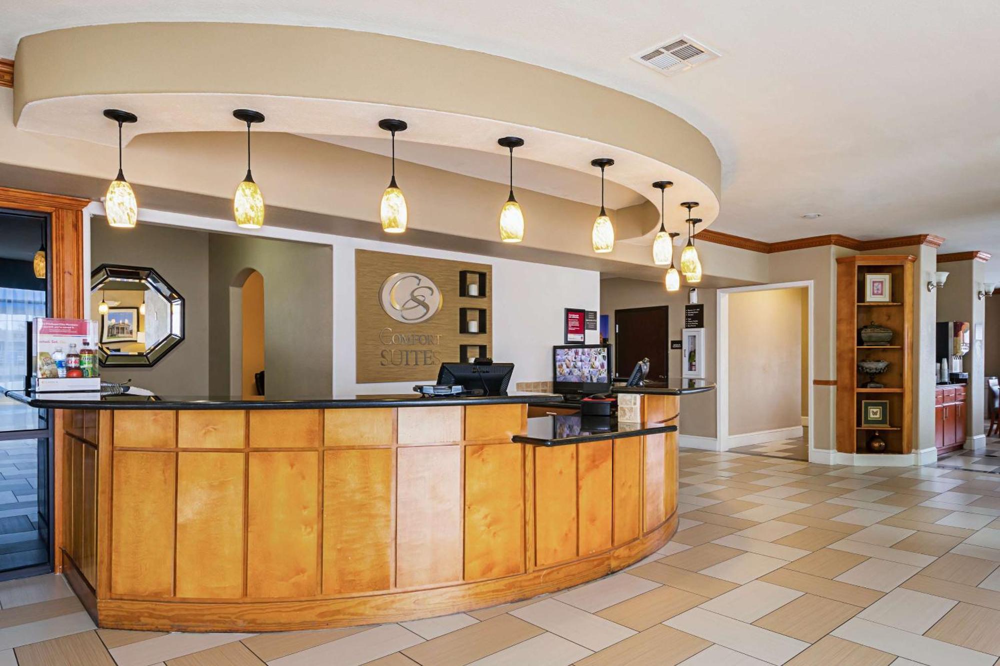 Comfort Suites Lake Charles Exterior photo