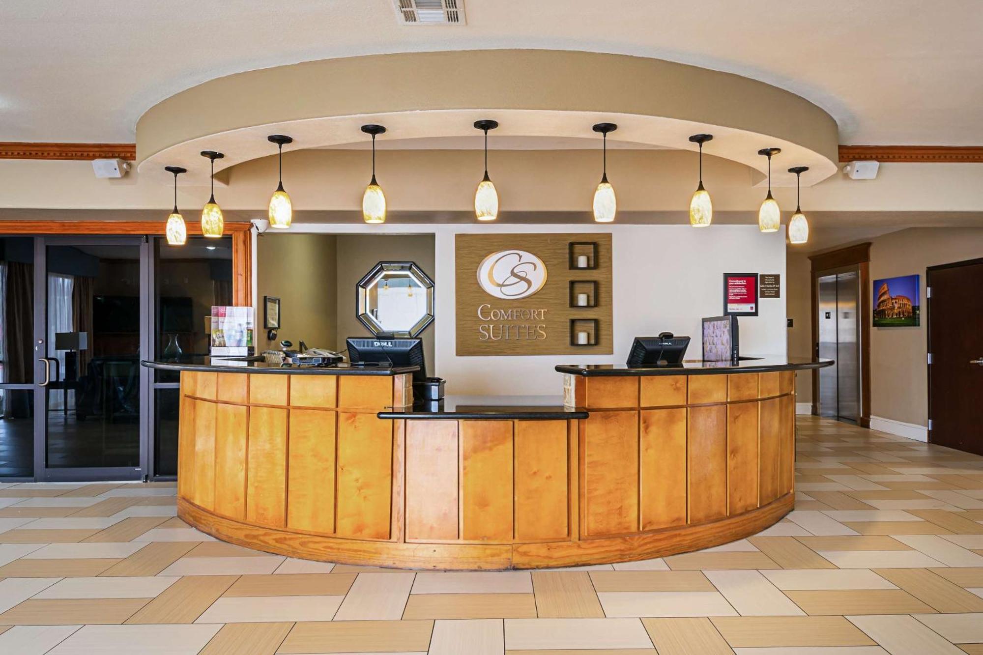 Comfort Suites Lake Charles Exterior photo